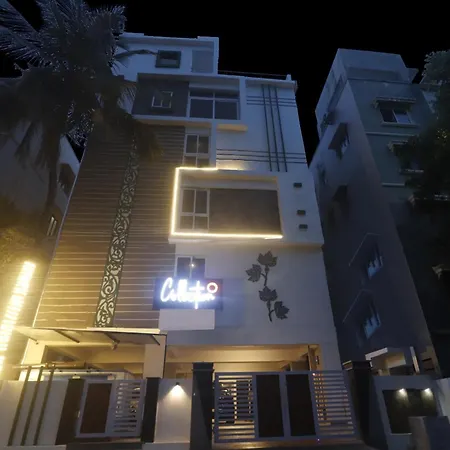 Super Townhouse Rcc Pristine Hotel